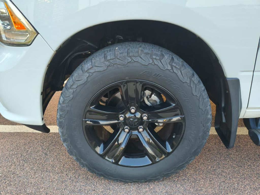 CLASSIC LARAMIE 5.7 CD V8 4X4 Aut. — foto 5