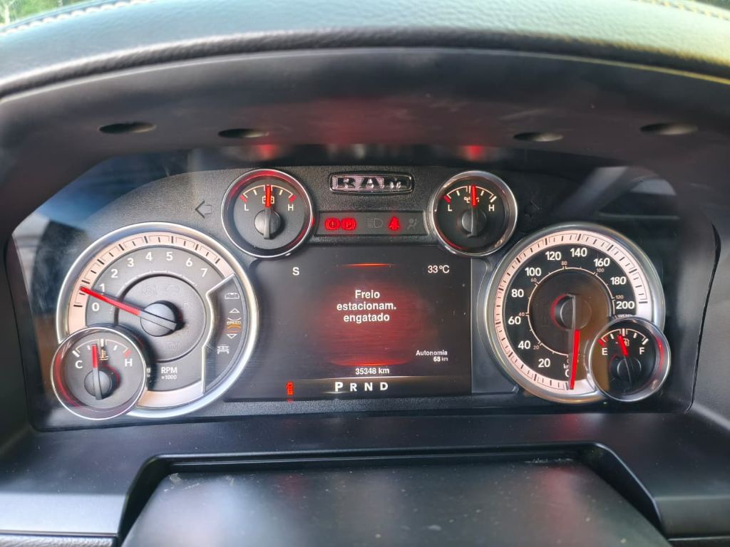 CLASSIC LARAMIE 5.7 CD V8 4X4 Aut. — foto 2