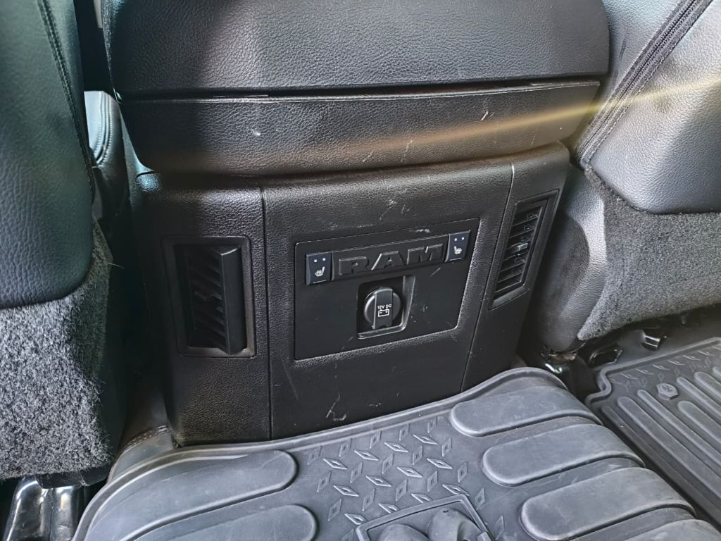 CLASSIC LARAMIE 5.7 CD V8 4X4 Aut. — foto 18