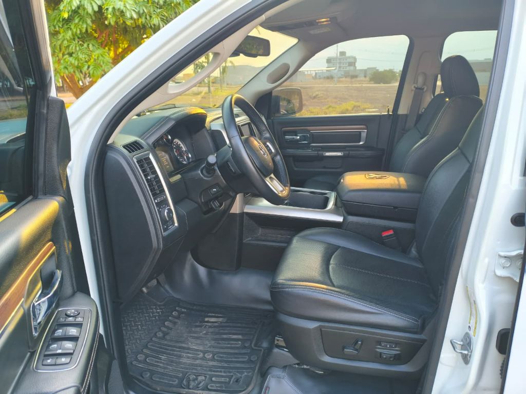 CLASSIC LARAMIE 5.7 CD V8 4X4 Aut. — foto 12