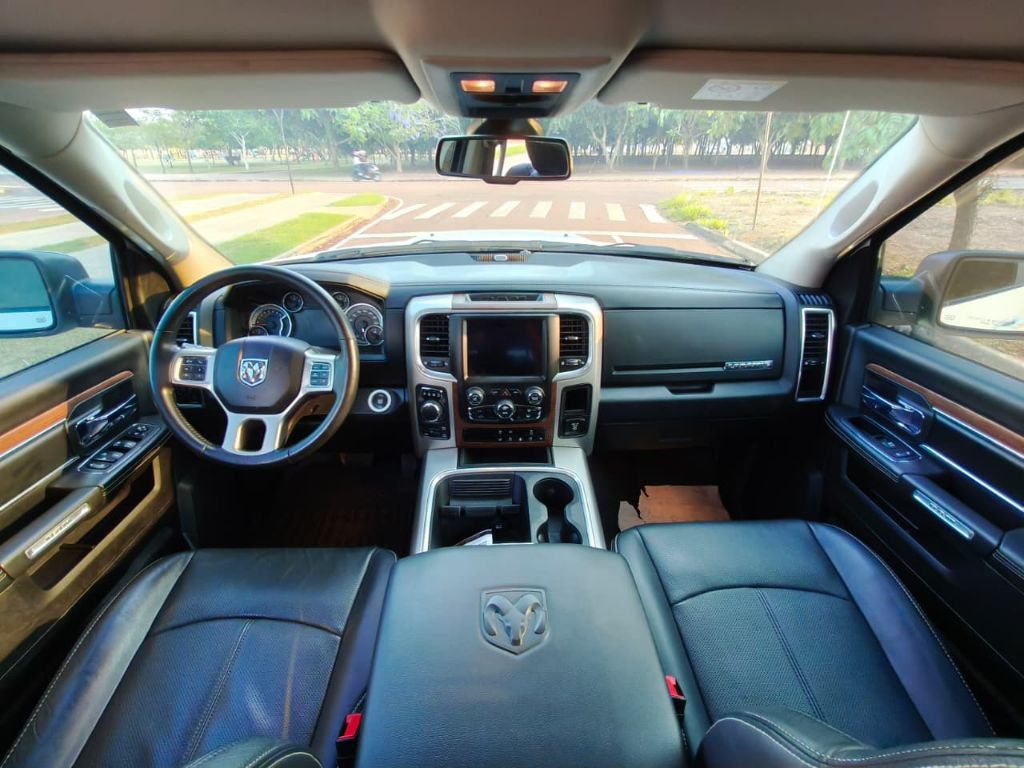 CLASSIC LARAMIE 5.7 CD V8 4X4 Aut. — foto 15