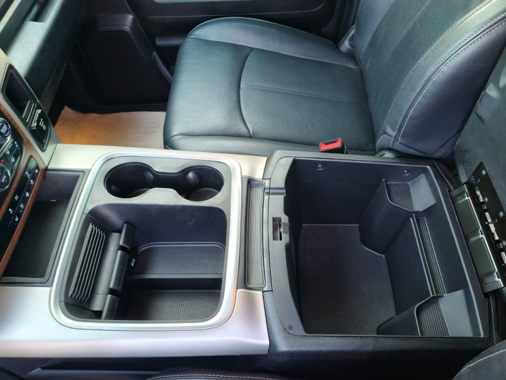 CLASSIC LARAMIE 5.7 CD V8 4X4 Aut. — foto 3