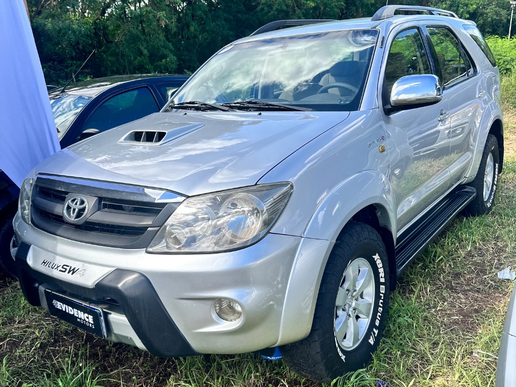 Hilux SW4 SRV D4-D 4x4 3.0 TDI Dies. Aut — foto 1