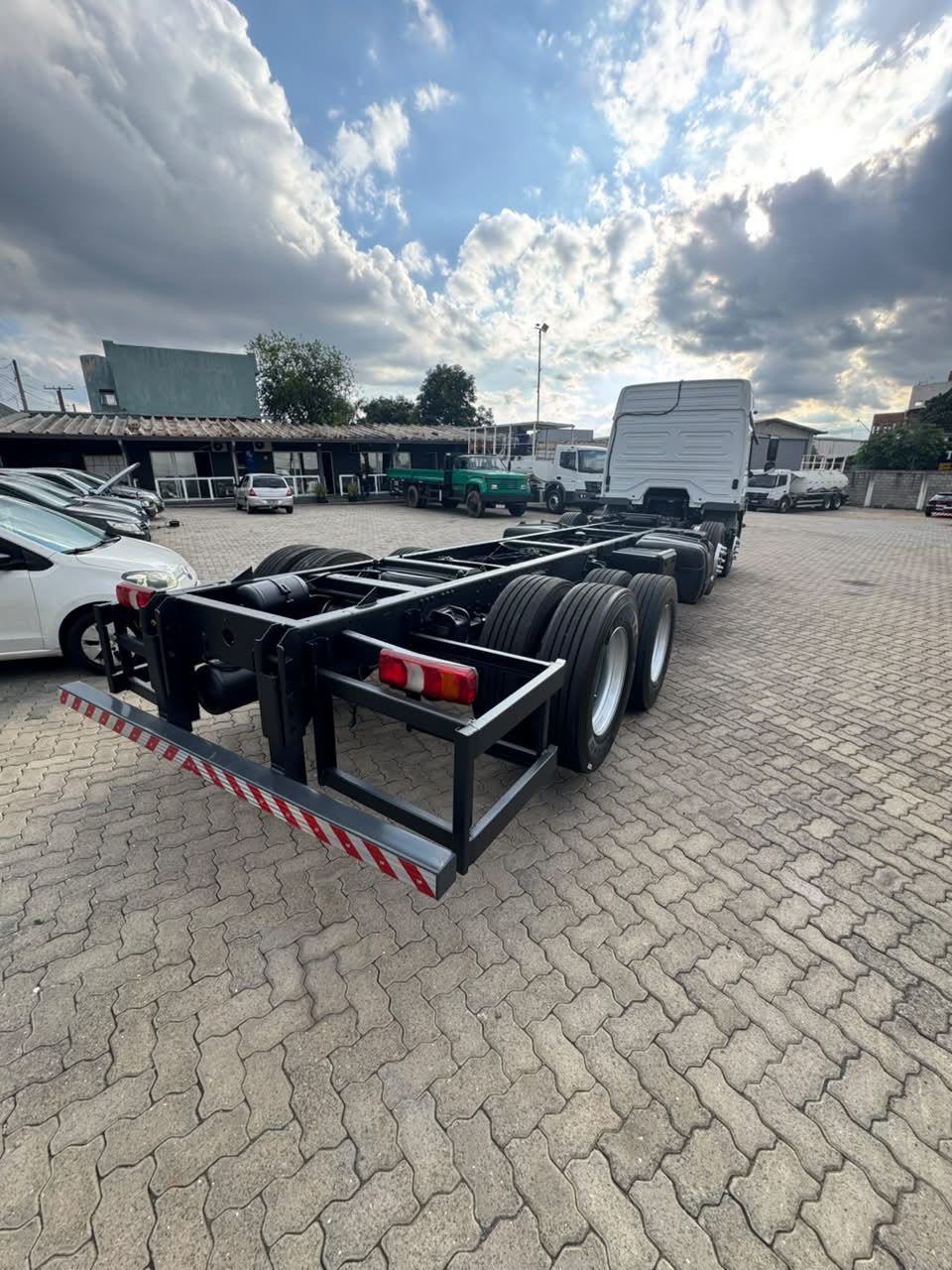 MB ATEGO 3030 TETO ALTO - CHASSI — foto 6