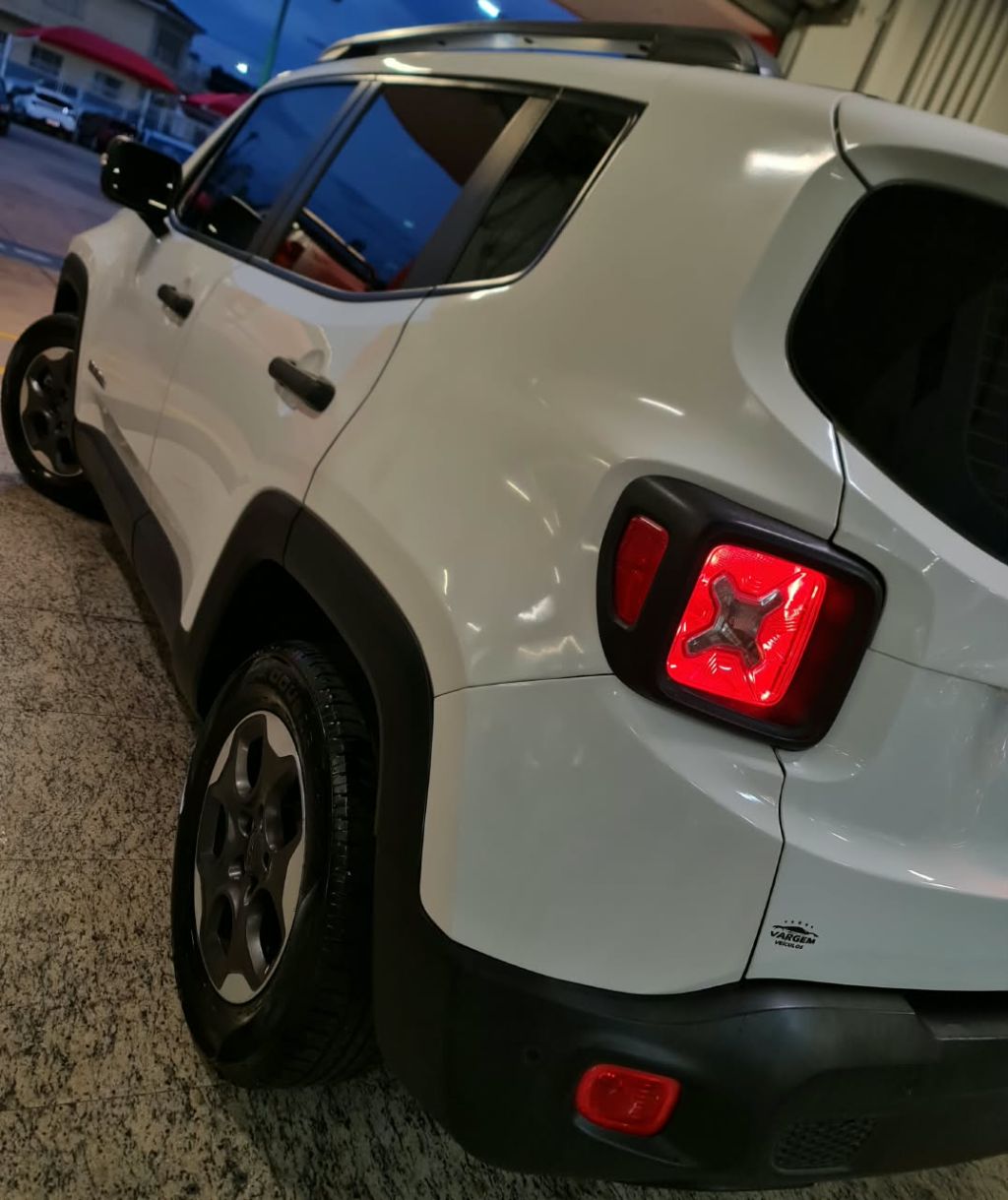 Renegade Sport 1.8 4x2 Flex 16V Aut. — foto 17