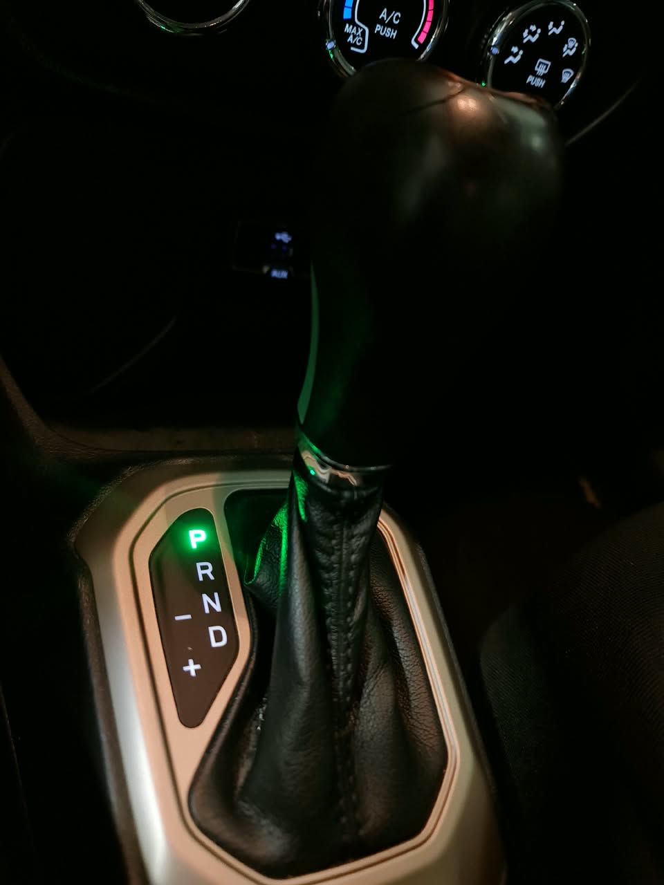 Renegade Sport 1.8 4x2 Flex 16V Aut. — foto 14