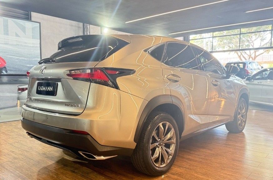 NX-200t F-Sport AWD 2.0 16v 238cv Aut. — foto 11