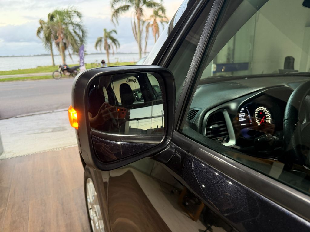 Renegade Sport 1.8 4x2 Flex 16V Aut. — foto 8