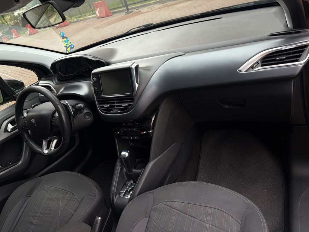 PEUGEOT 208 1.6 GRIFFE — foto 3
