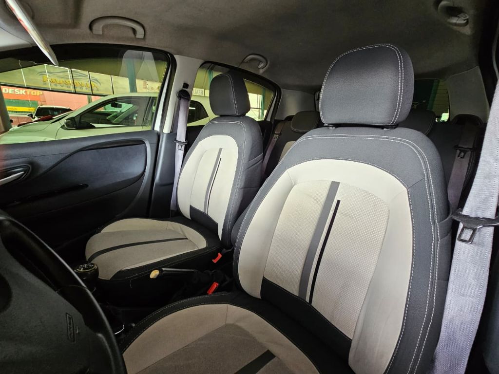 Punto ESSENCE 1.6 Flex 16V 5p — foto 5