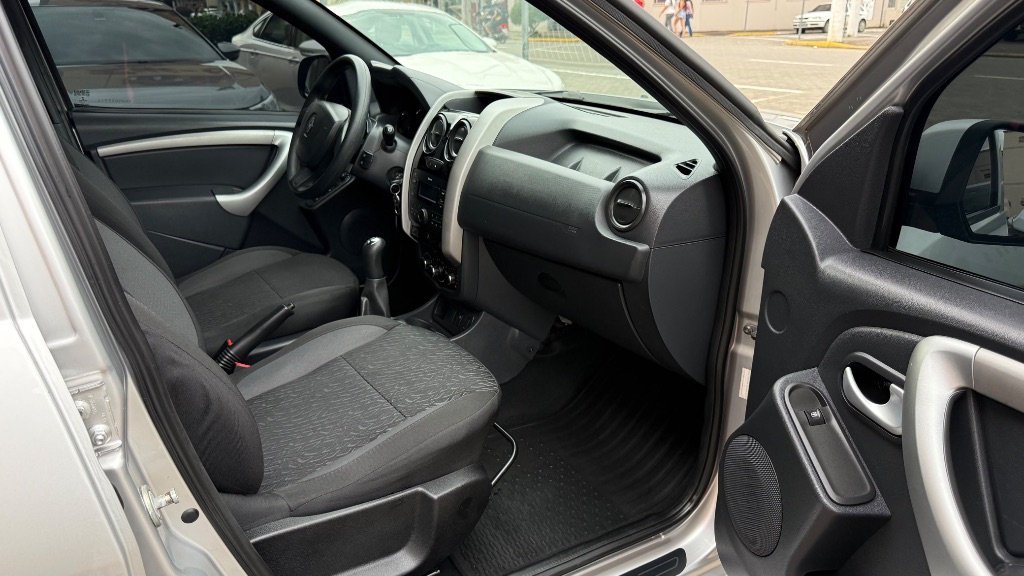 DUSTER OROCH Expression 1.6 Flex 16V Mec — foto 9