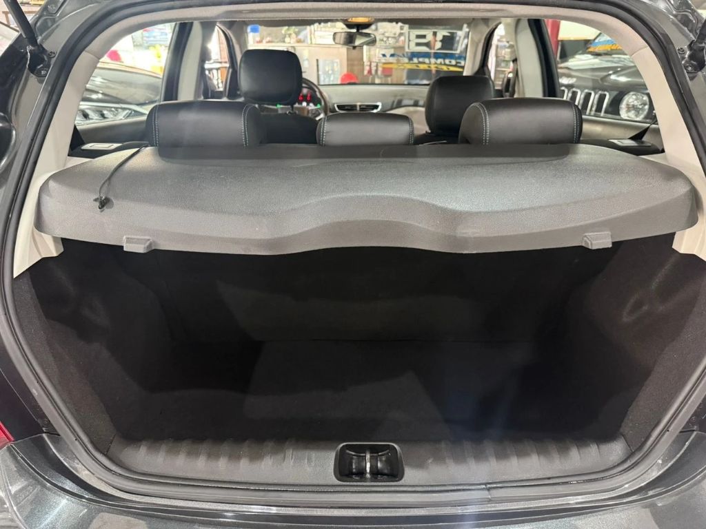 ONIX 1.0 MT LT 4P — foto 13
