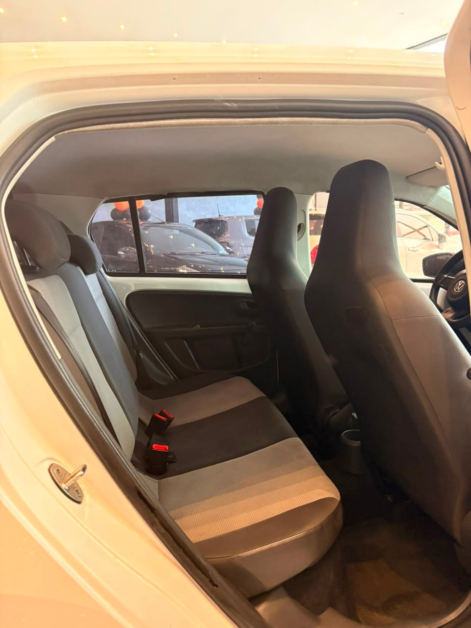 VOLKSWAGEN UP! TAKE 1.0 / 2017 FINANCIA 100% — foto 9