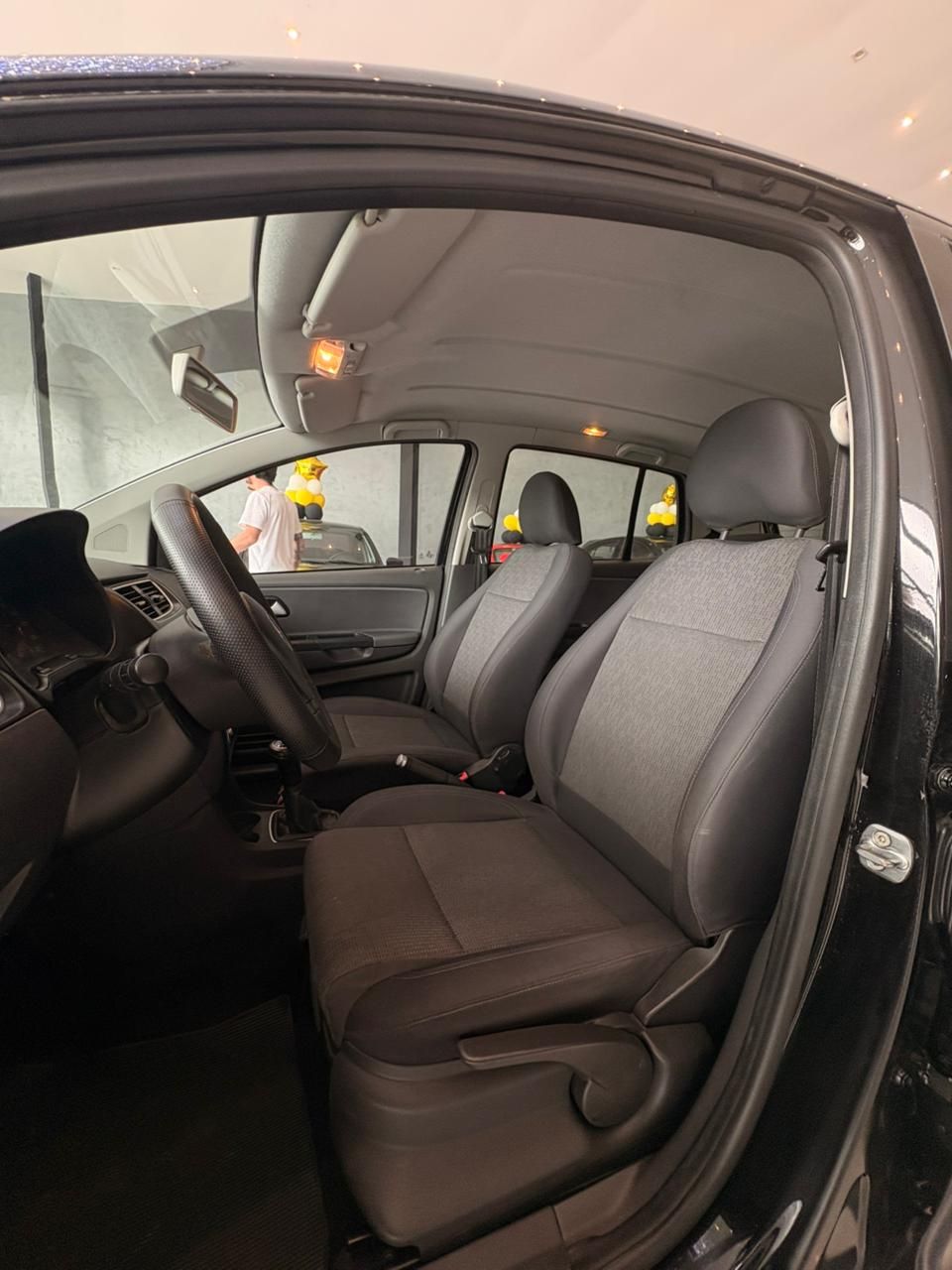 VOLKSWAGEN FOX 1.0 FLEX / 2013 FINANCIA 100% — foto 8