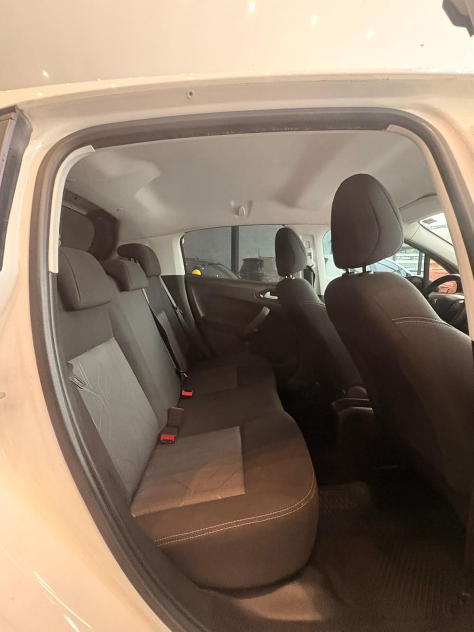 PEUGEOT 208 ACTIVE 1.2 FLEX / 2017 FINANCIA 100% — foto 8