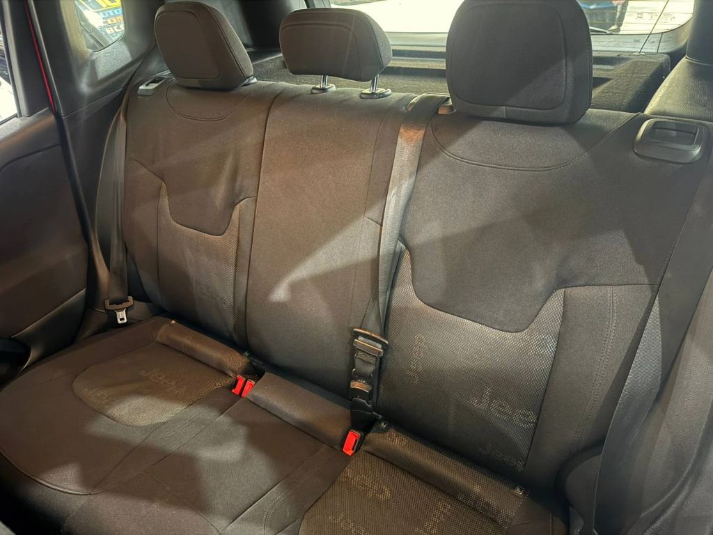 RENEGADE 1.8 16V SPORT 4P — foto 11