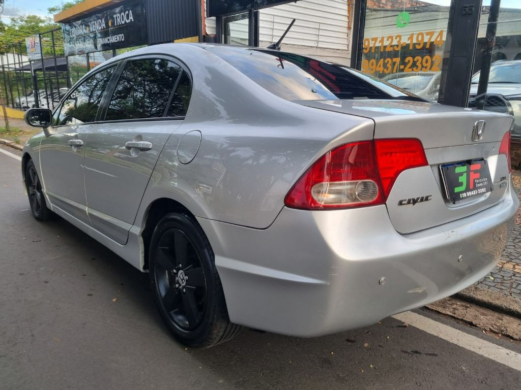 Civic Sedan LXS 1.8/1.8 Flex 16V Aut. 4p — foto 5