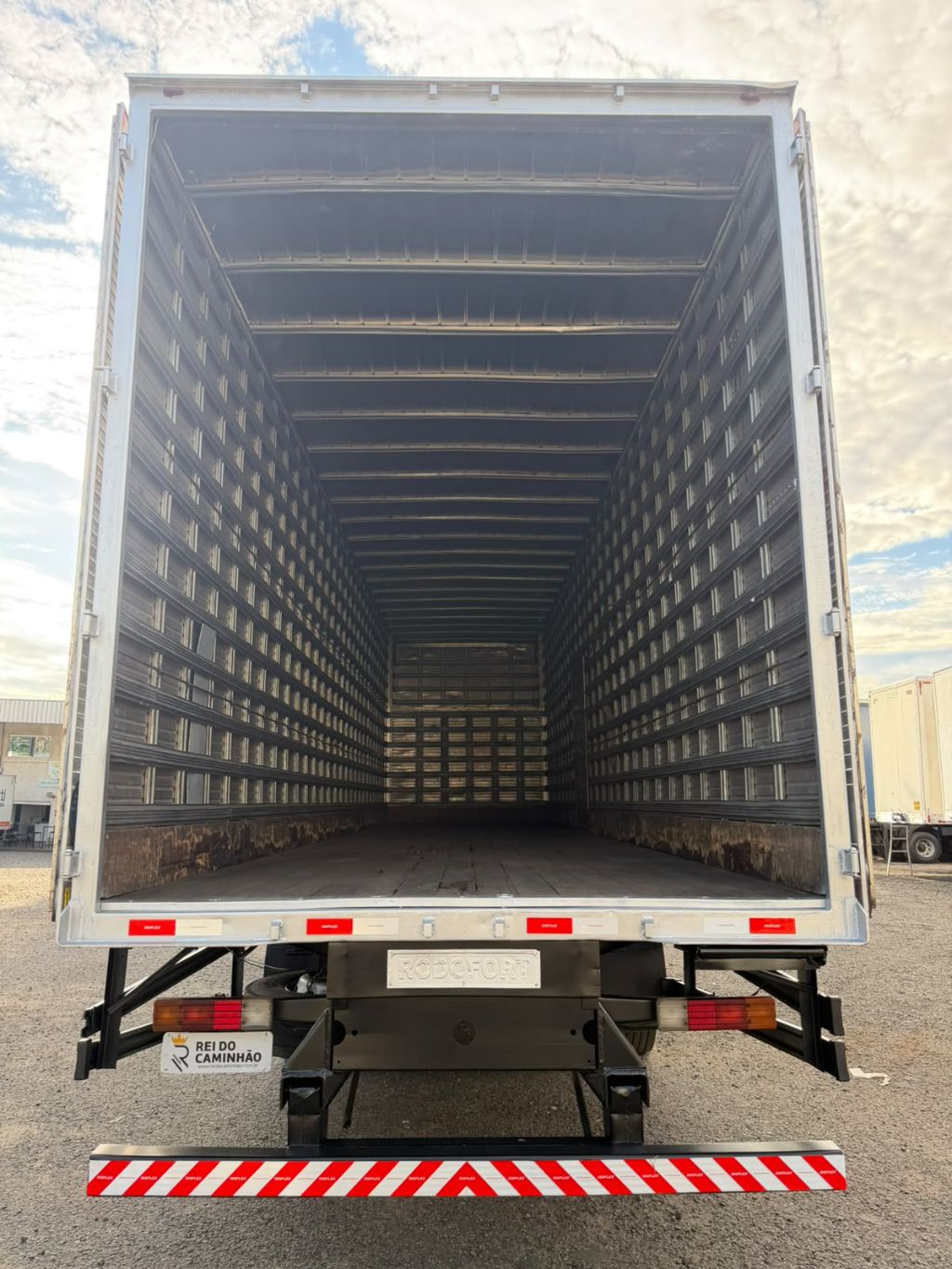 L-1620 3-Eixos 2p (diesel) — foto 5