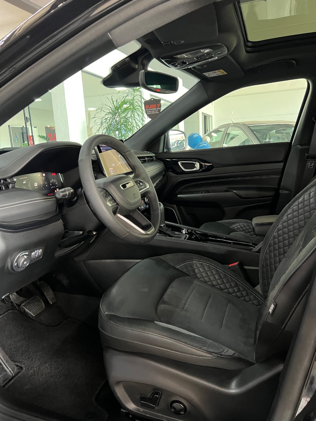 COMPASS Black Hurricane 2.0 4x4 TB Aut. — foto 3