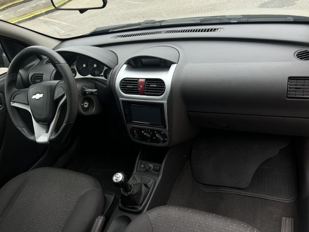 GM CORSA HATCH PREMIUM 1.4 — foto 16