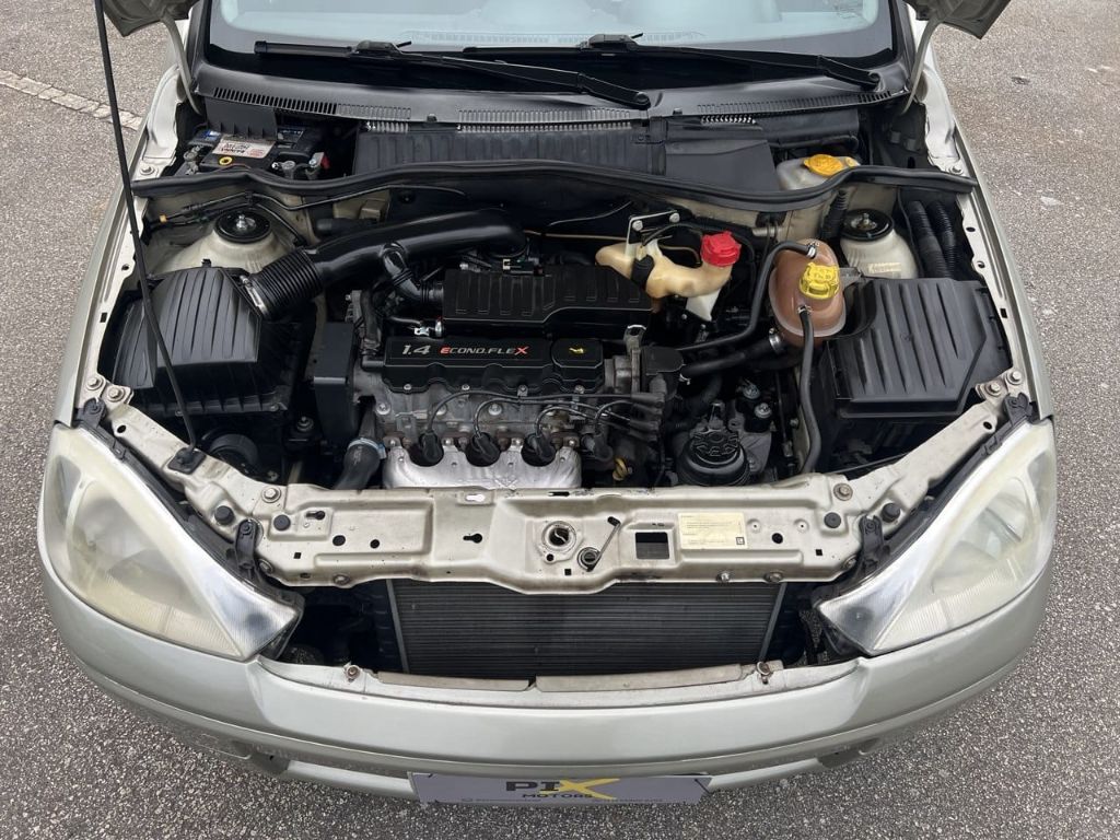 GM CORSA HATCH PREMIUM 1.4 — foto 10
