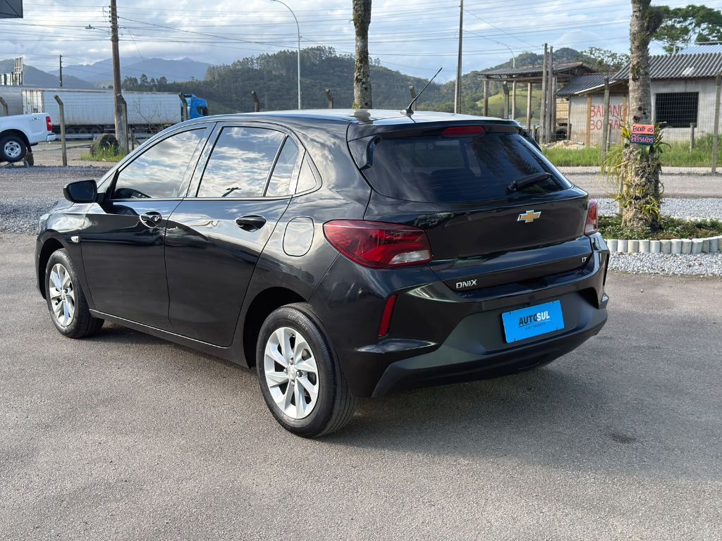 ONIX HATCH LT 1.0 12V Flex 5p Mec. — foto 4