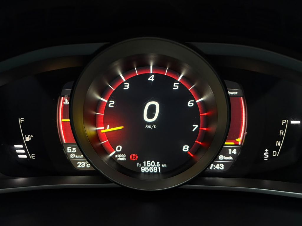 V40 T-5 R-DESIGN 2.0 Aut. — foto 9