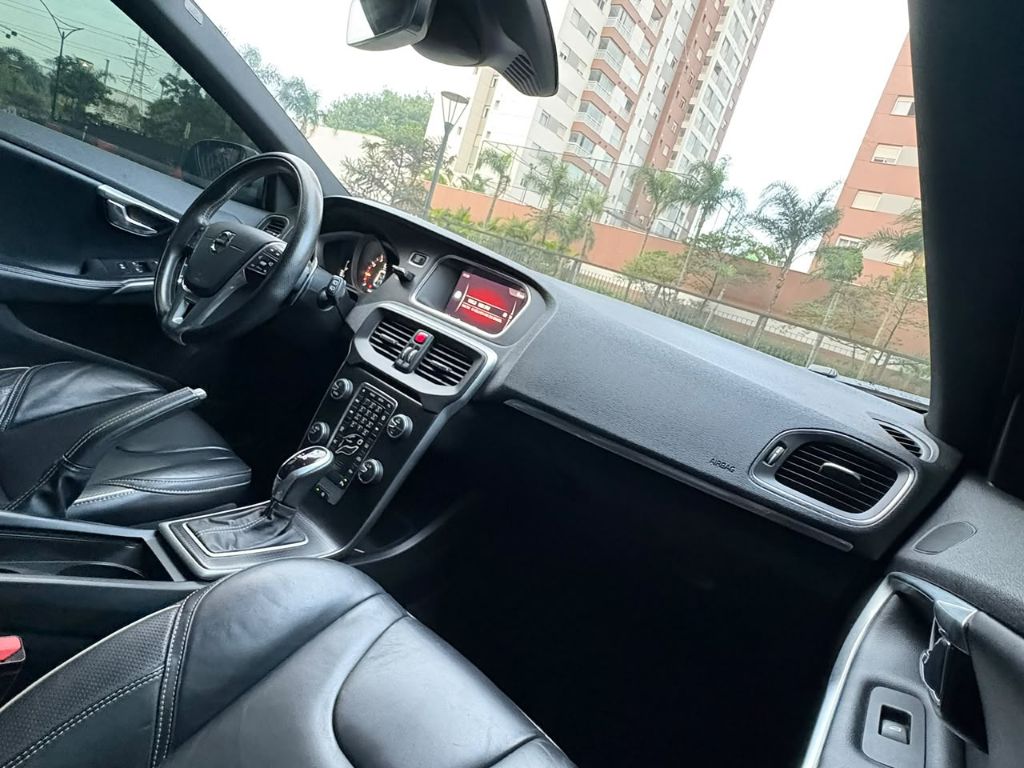 V40 T-5 R-DESIGN 2.0 Aut. — foto 4