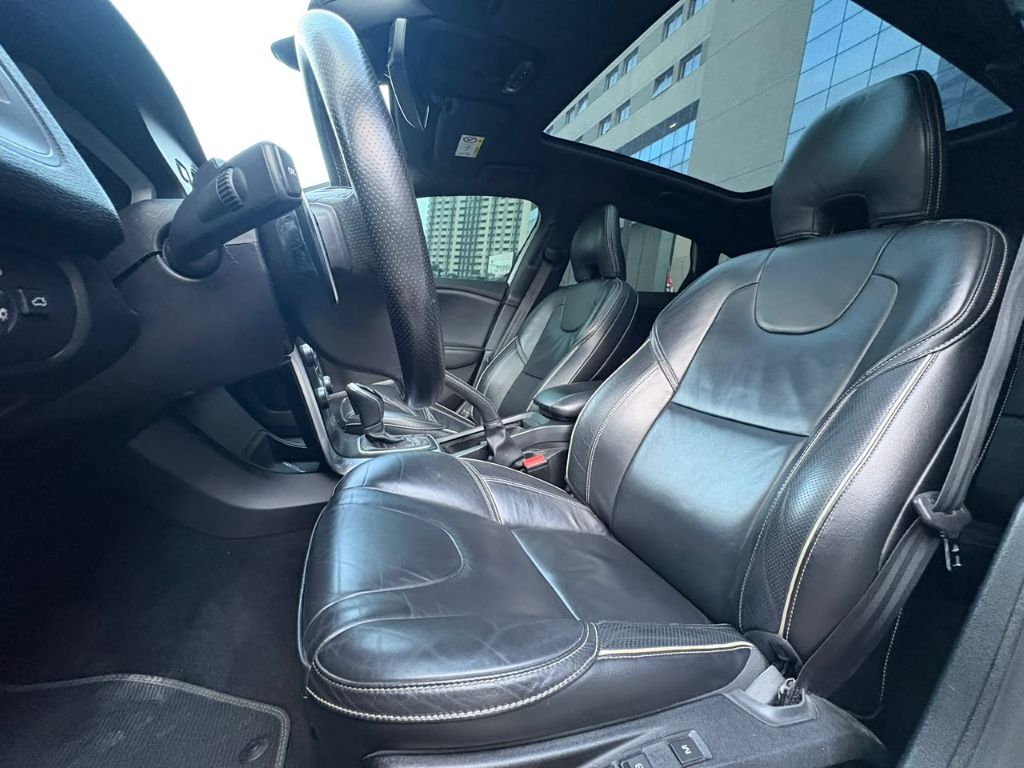 V40 T-5 R-DESIGN 2.0 Aut. — foto 8
