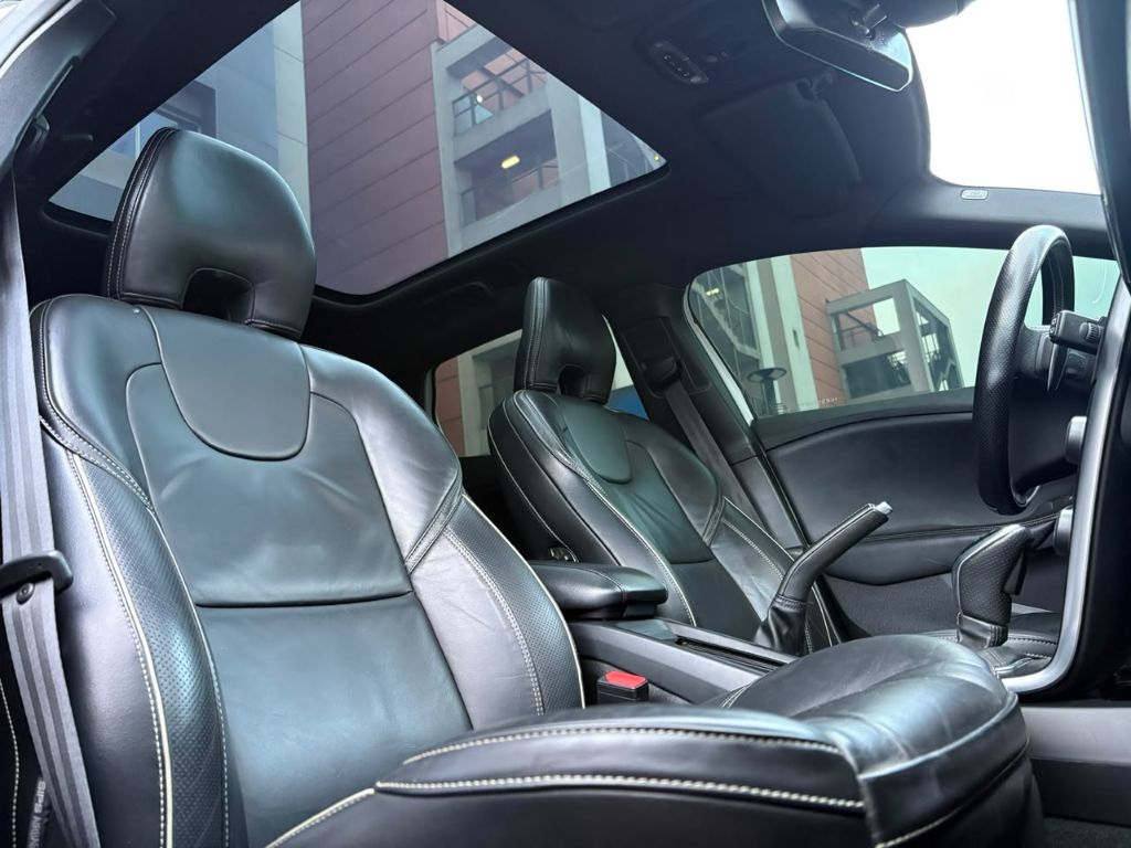 V40 T-5 R-DESIGN 2.0 Aut. — foto 7