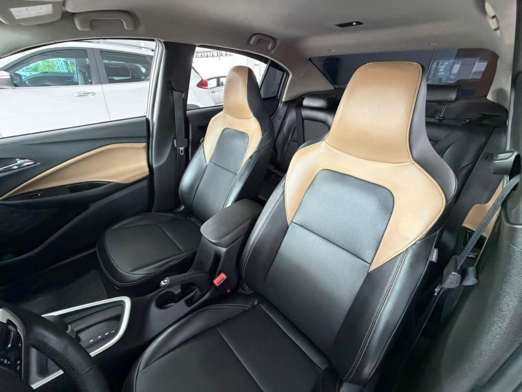 Onix SED. Plus PREM. 1.0 12V TB Flex Aut — foto 6