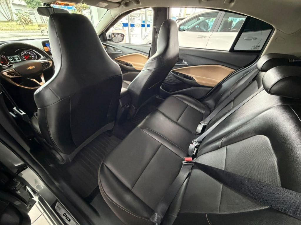 Onix SED. Plus PREM. 1.0 12V TB Flex Aut — foto 7