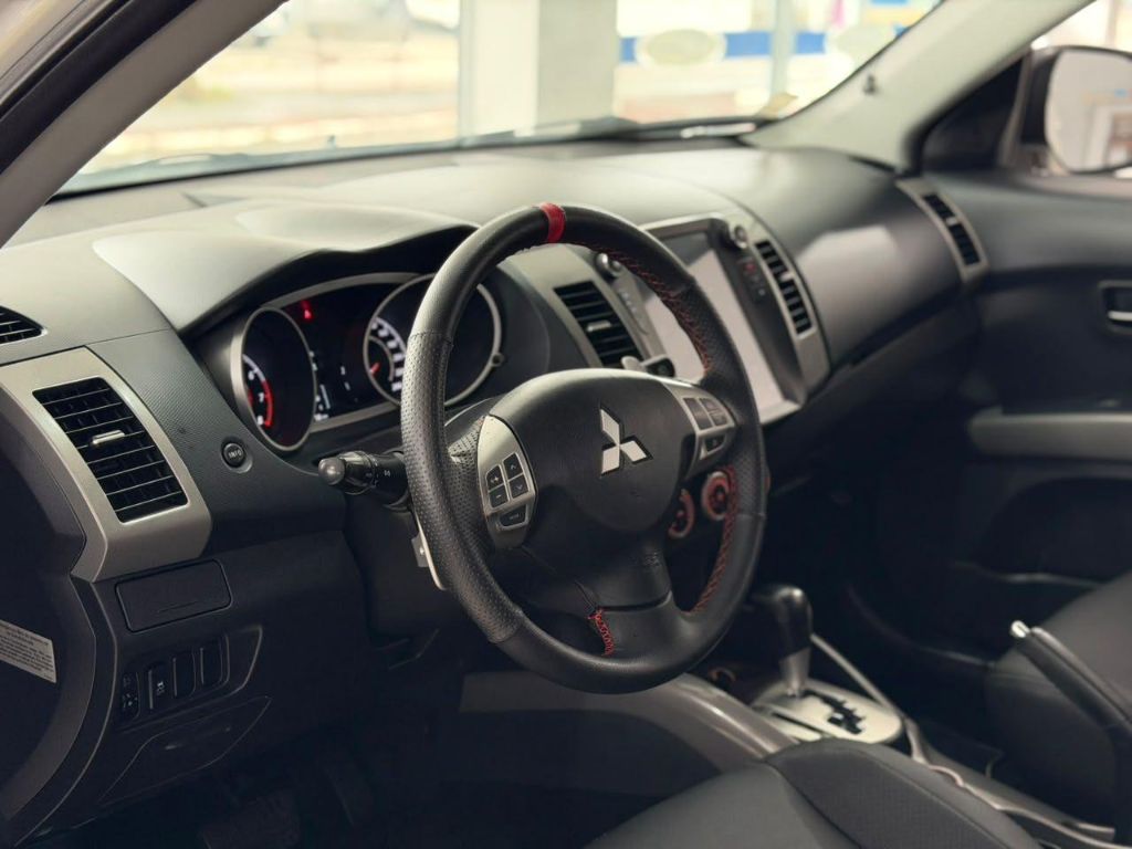 Outlander 3.0/ GT 3.0 V6 Aut. — foto 5