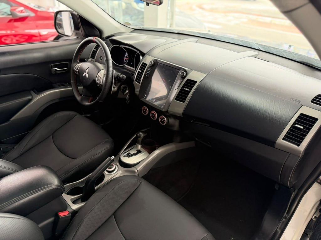 Outlander 3.0/ GT 3.0 V6 Aut. — foto 13