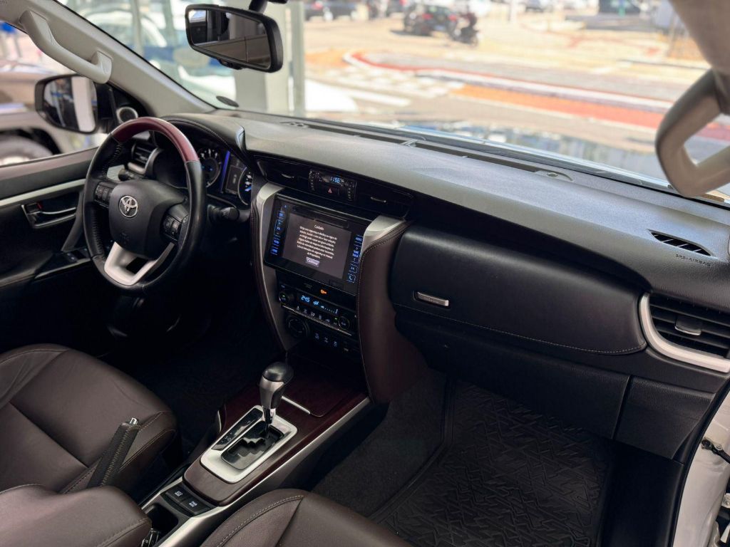 Hilux SW4 SRX 4x4 2.8 TDI 16V Dies. Aut. — foto 13