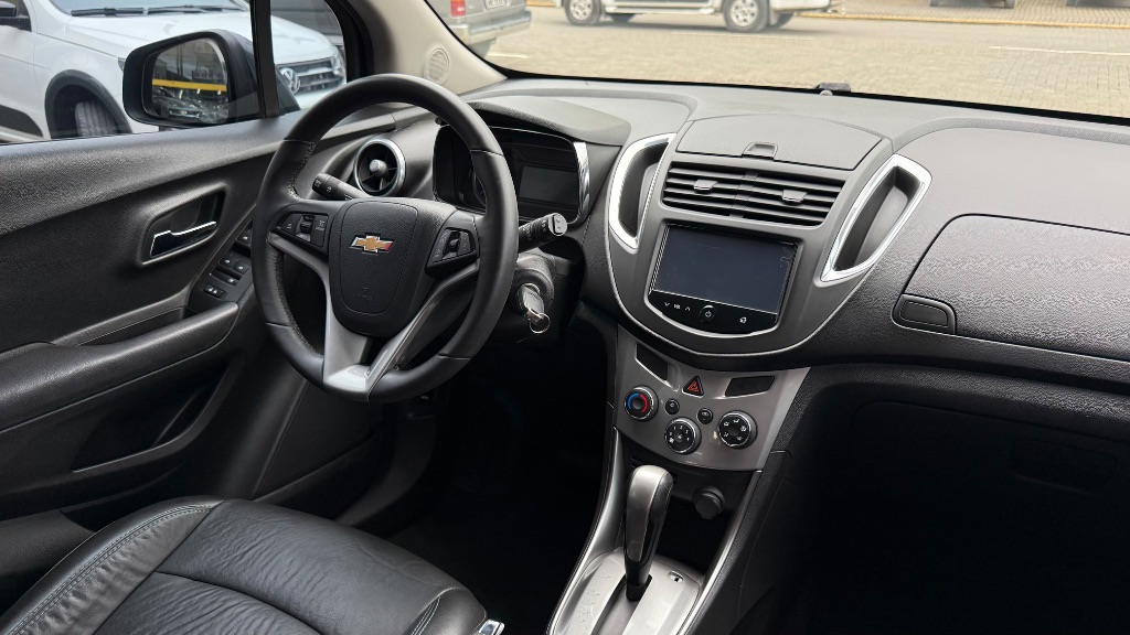 TRACKER LTZ 1.8 16V Flex 4x2 Aut. — foto 8