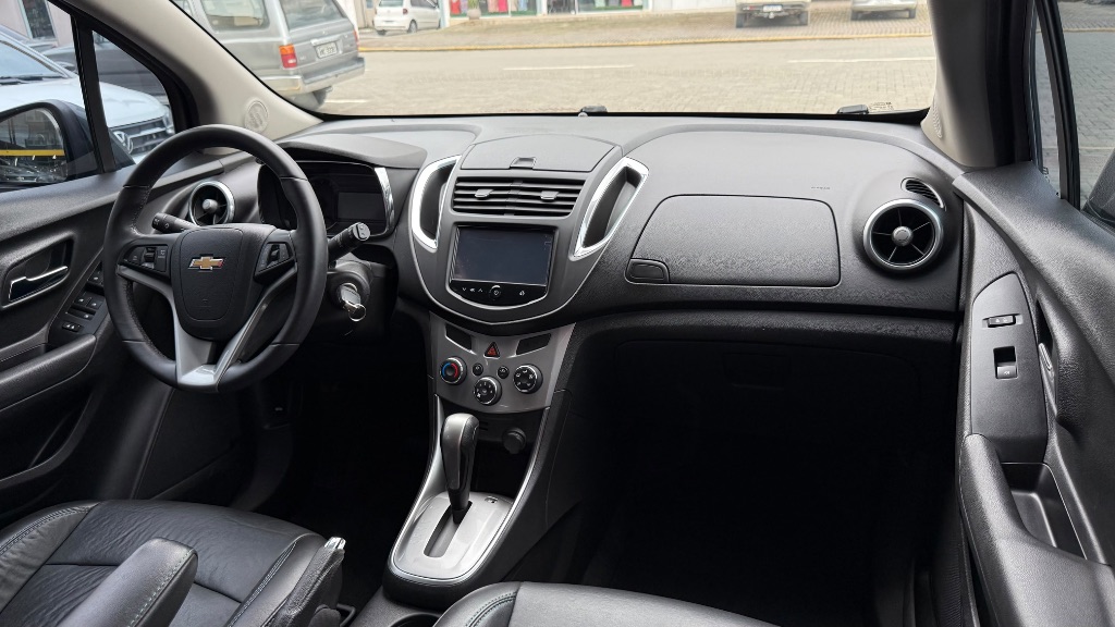 TRACKER LTZ 1.8 16V Flex 4x2 Aut. — foto 9