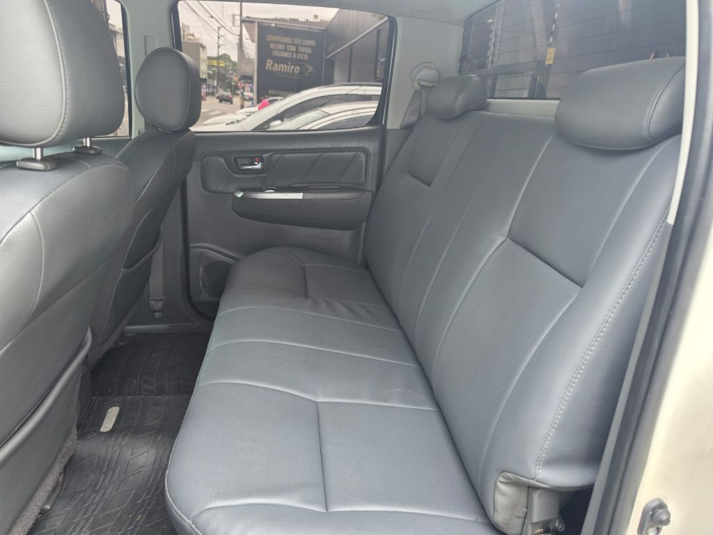 Hilux CD SRV D4-D 4x4 3.0 TDI Diesel Aut — foto 8