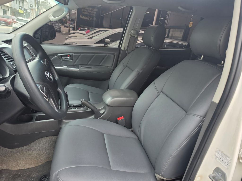 Hilux CD SRV D4-D 4x4 3.0 TDI Diesel Aut — foto 7