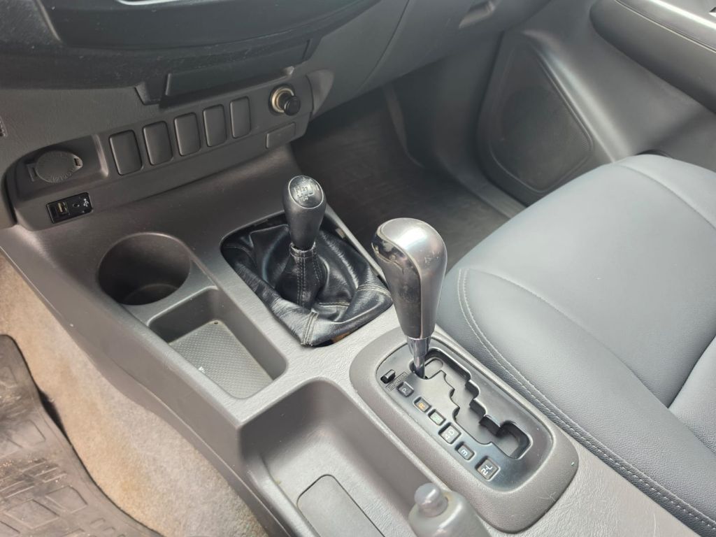 Hilux CD SRV D4-D 4x4 3.0 TDI Diesel Aut — foto 9