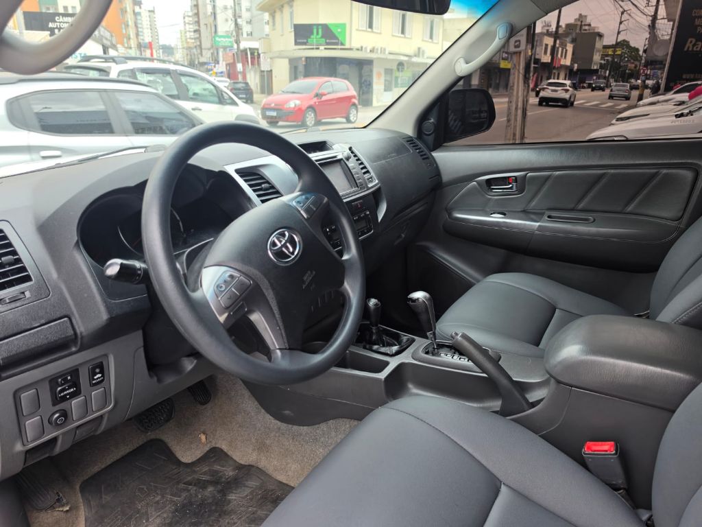 Hilux CD SRV D4-D 4x4 3.0 TDI Diesel Aut — foto 10