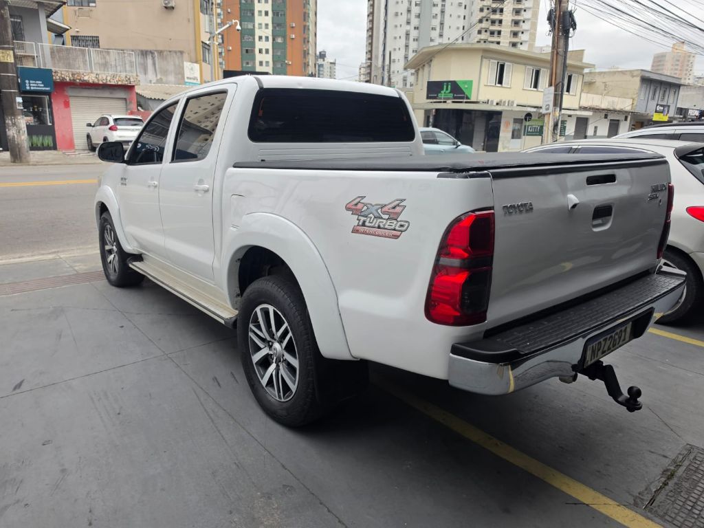 Hilux CD SRV D4-D 4x4 3.0 TDI Diesel Aut — foto 4