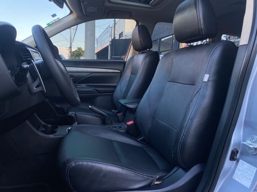 OUTLANDER 2.0 16V 160cv Aut. — foto 7