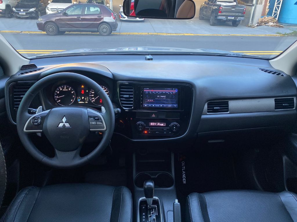 OUTLANDER 2.0 16V 160cv Aut. — foto 13