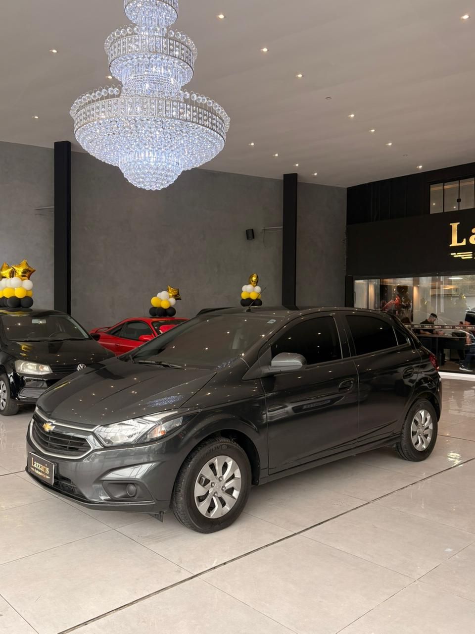 ONIX HATCH LT - FINANCIA 100% — foto 1