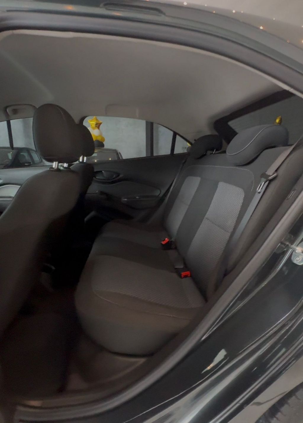ONIX HATCH LT - FINANCIA 100% — foto 11