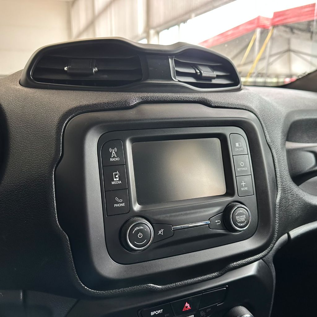 Renegade Sport 1.8 4x2 Flex 16V Aut. - foto 12