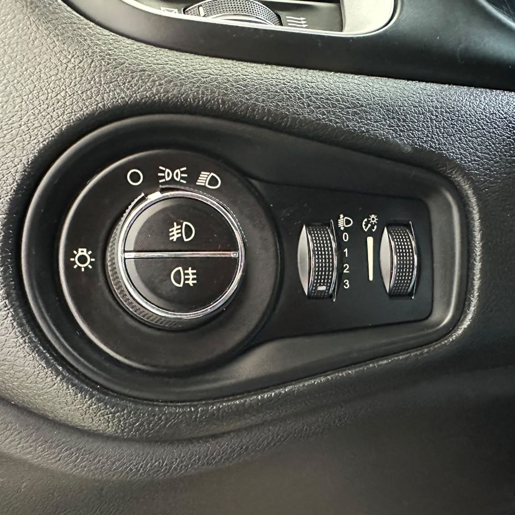 Renegade Sport 1.8 4x2 Flex 16V Aut. - foto 17