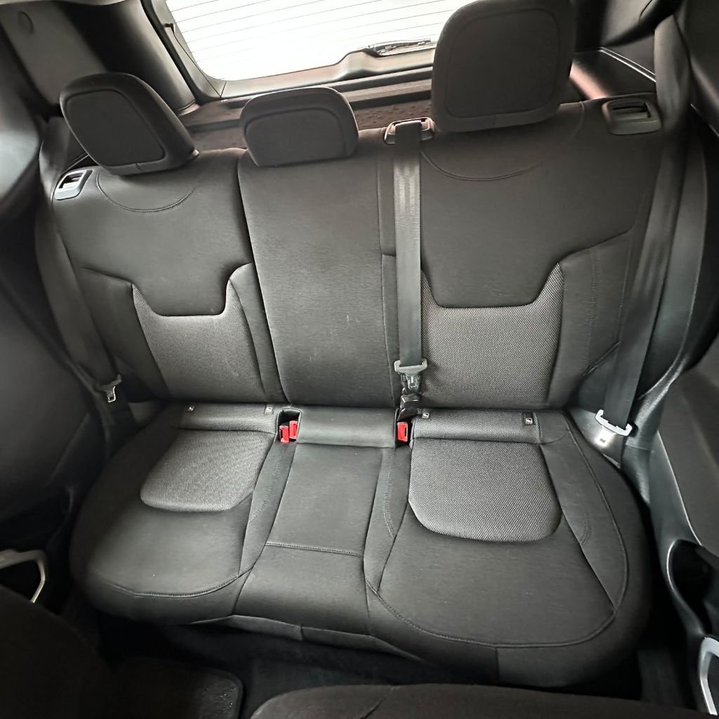 Renegade Sport 1.8 4x2 Flex 16V Aut. - foto 11