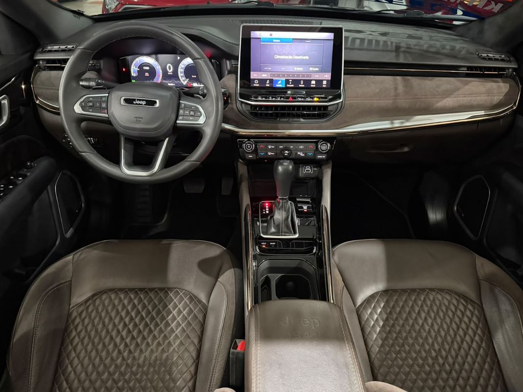 COMMANDER 1.3 T270 TB OVERLAND AT6 4P — foto 9